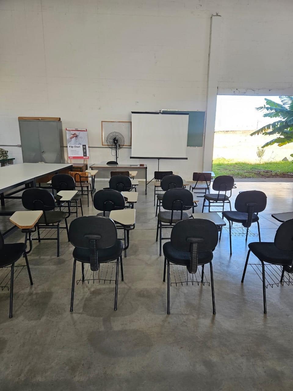 Imagem que ilustra a evasão escolar